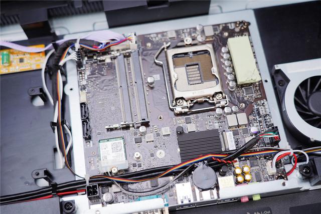 电脑一体机好不好，电脑一体机的优缺点（也有高能力——微星PROAP241一体机使用分享）