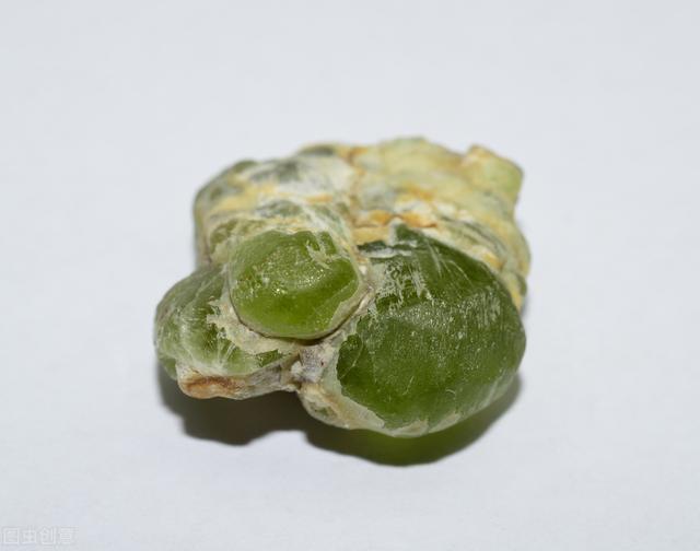 女人必备的三大宝石，普通女性朋友送啥礼物（你知道该送“她”什么宝石）