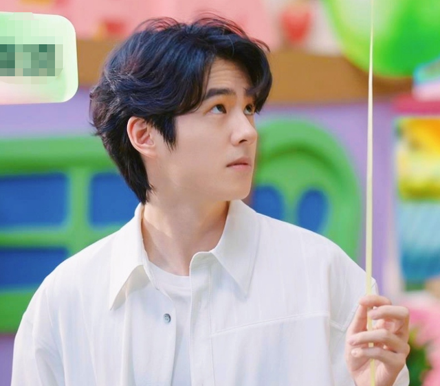 刘昊然，刘昊然周冬雨恋情坐实（龚俊新杂志销量一分钟破4万图片）