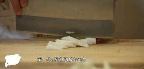 香菜爆羊肉的做法，怎么做葱爆羊肉