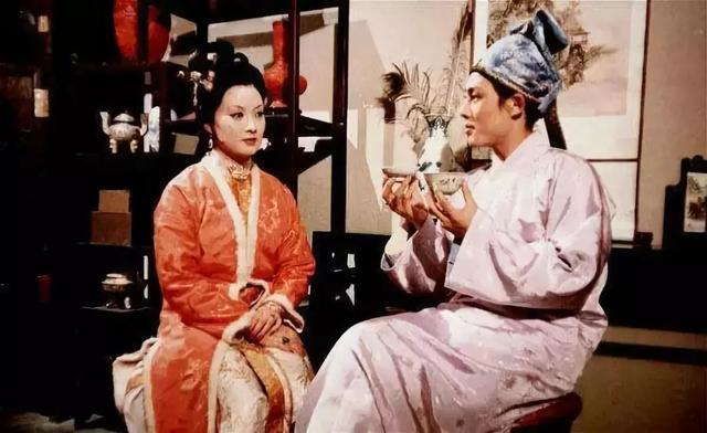 王熙凤人物形象分析，王熙凤人物形象分析100字（让王熙凤从间接害人变成直接害人的关键人物是贾母）