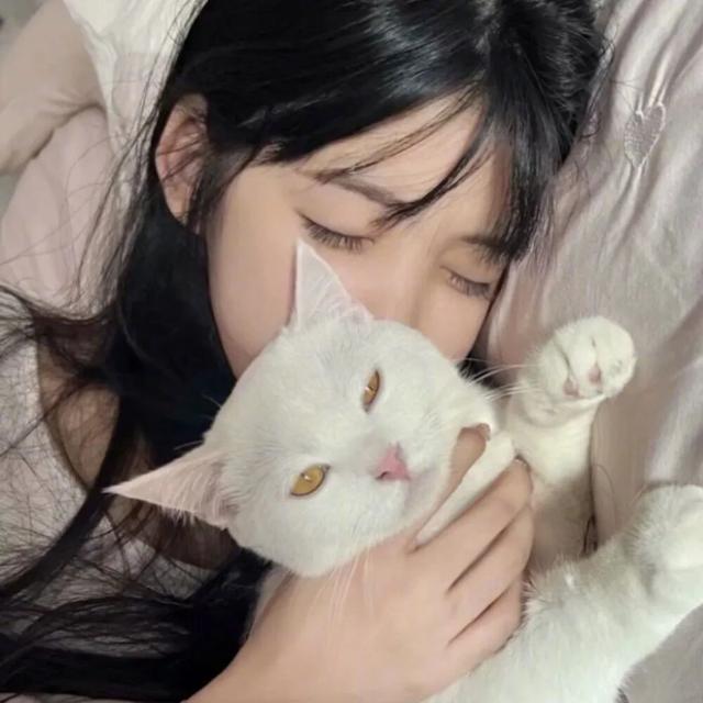 猫系女孩，微信头像，猫系女孩（女生头像：抱猫头像）