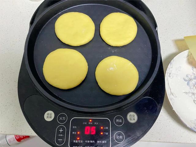 山药饼的家常做法，山药饼做法大全家常（两人晚餐简单山药饼）