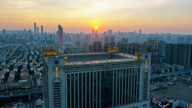 长沙旅游攻略，长沙旅游攻略美食（1000元玩转长沙3天2晚旅游攻略来了）