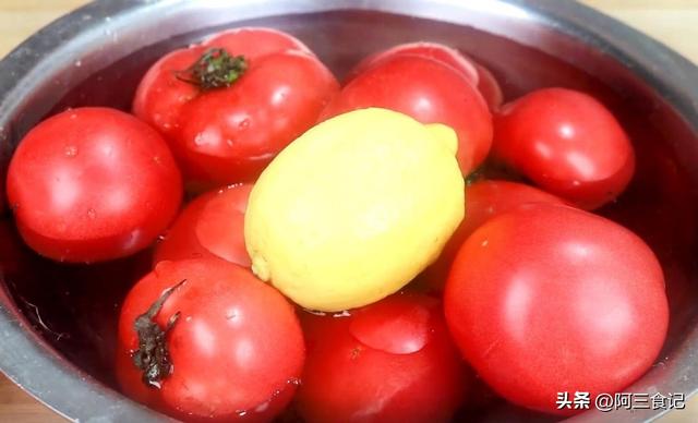 西红柿酱的家庭制作，西红柿酱的家庭制作放盐吗（番茄酱别买着吃了）