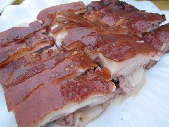 求烤香猪的配方，烧烤香猪全程做法和料配方（农特产：从江香猪烤法之一）