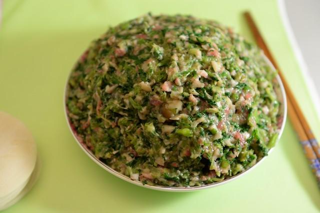 包饺子的简单步骤，包饺子的最简单的方法（让你快速把饺子端上春节的餐桌）