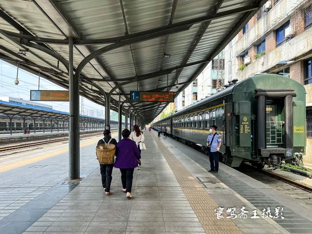 5612次列车，5612次列车时刻表（一路风景优美票价便宜车厢里却空荡荡）