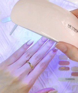 做美甲的步骤视频教程，做美甲的步骤先涂什么（方便又平价的夏日美甲攻略快收好）