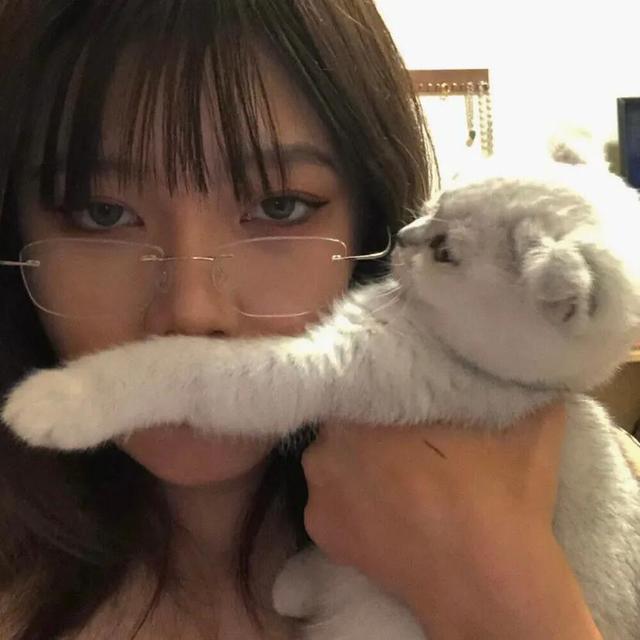 /姊非姊/，微信头像，/姊非姊/（“拽姐，你的头像该换了”）