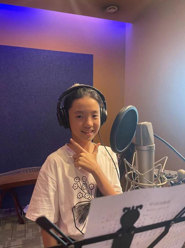 适合教师节的歌曲，适合教师节的歌曲有哪些年轻一点的（肖涵悦新歌《听老师的话》献给老师们）