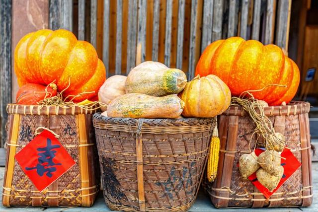 丹桂飘香是什么季节，丹桂飘香是什么季节草长莺飞是什么季节（丹桂飘香、蟹肥菊黄）