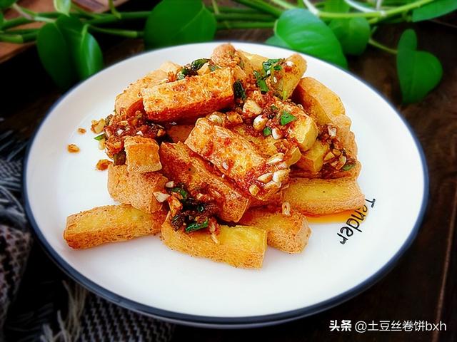 立秋吃什么传统小吃，立秋吃什么风俗食物（老传统“吃6宝、啃2瓜”不能少）