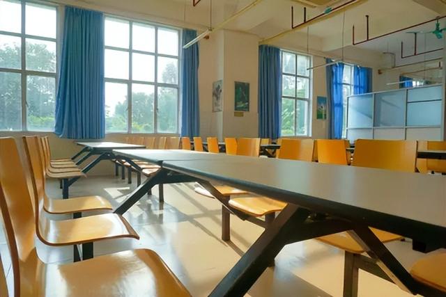 私立华联学院地址在哪里几个校区，哪个城市哪个区（广州这学院专科进，本科出）