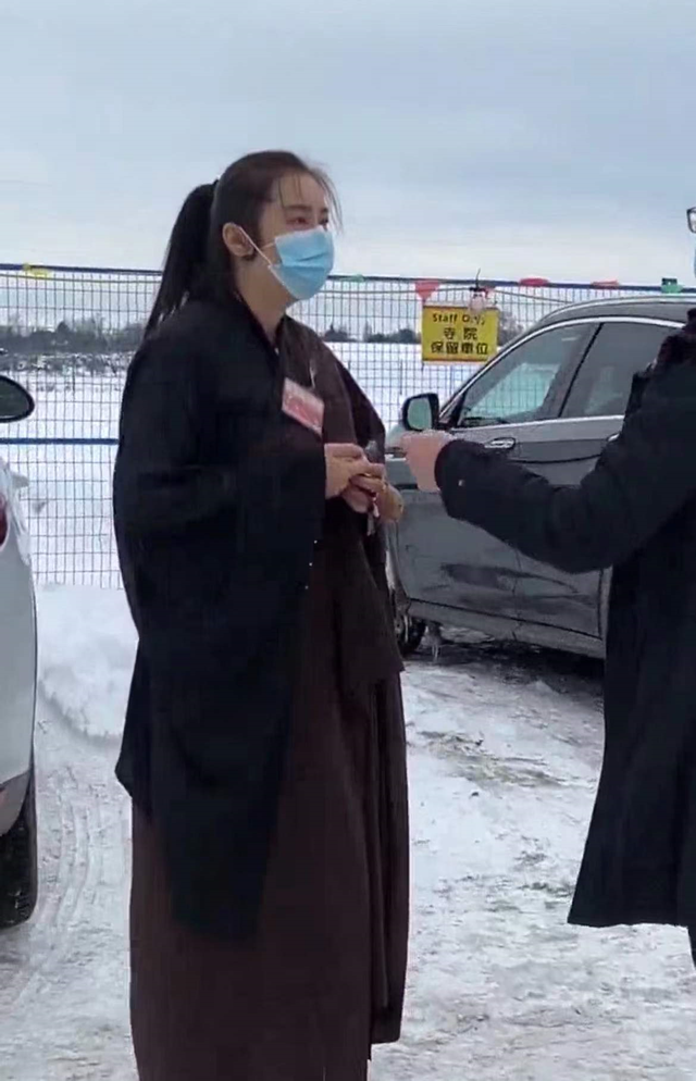 王祖贤个人资料，王祖贤个人资料简介身高（55岁王祖贤素颜现身海外寺庙）