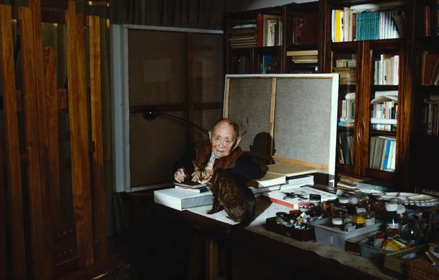 名人笑对挫折的事例简述，名人挫折的简短小故事50字左右（黄永玉：人只要笑，就没有输）