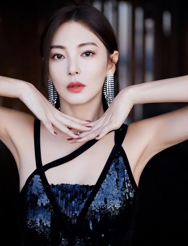 “排骨精”靠边站，丰腴美人才是真绝色，这10位女星美炸了