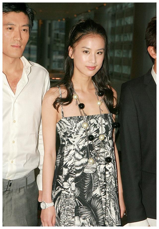 黄圣依第一任丈夫，黄圣依的老公是谁（周星驰捧红后嫁二婚杨子）