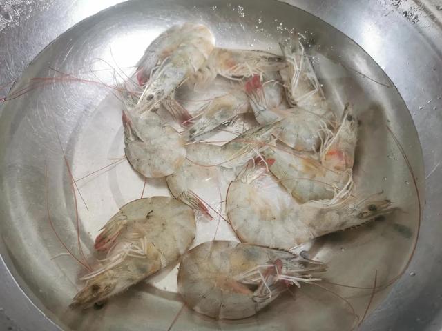 清蒸大虾的做法，清蒸大虾的简单做法（到底用开水还是冷水）