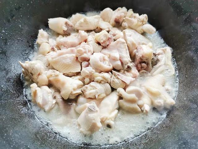 鸡肉最佳搭配蔬菜，鸡肉和什么菜搭配最好（鸡肉和它搭配真香）
