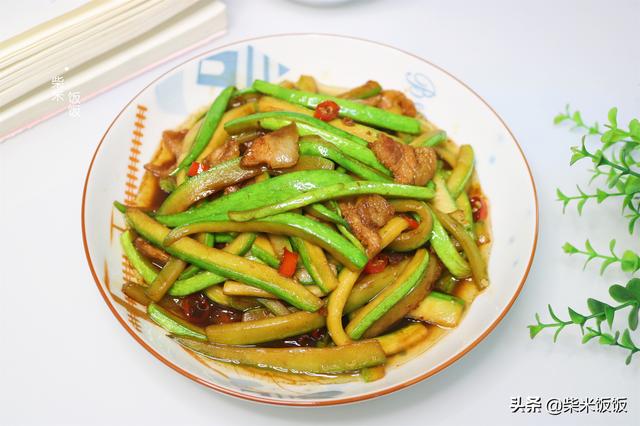 西葫芦要去籽吗，西葫芦还用去籽吗_葫芦需要去籽吗（正是吃这菜的好时候）