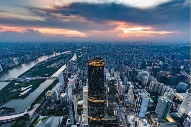 港珠澳大桥造价，港珠澳大桥堪称世界第九大奇迹吗（花了千亿造桥却不能通车）