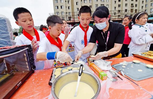 同学会游戏节目最火，同学聚会节目表演大全（明山区东胜小学——寓教于乐）