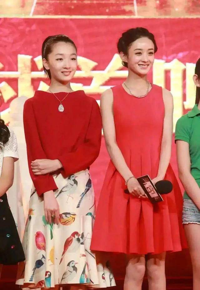 周冬雨减龄前后对比，30岁周冬雨同框35岁赵丽颖输太多