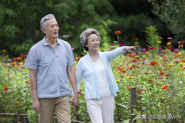 老年人怎么玩年轻保姆，90多岁老人找保姆（独居老人与住家保姆那些事）