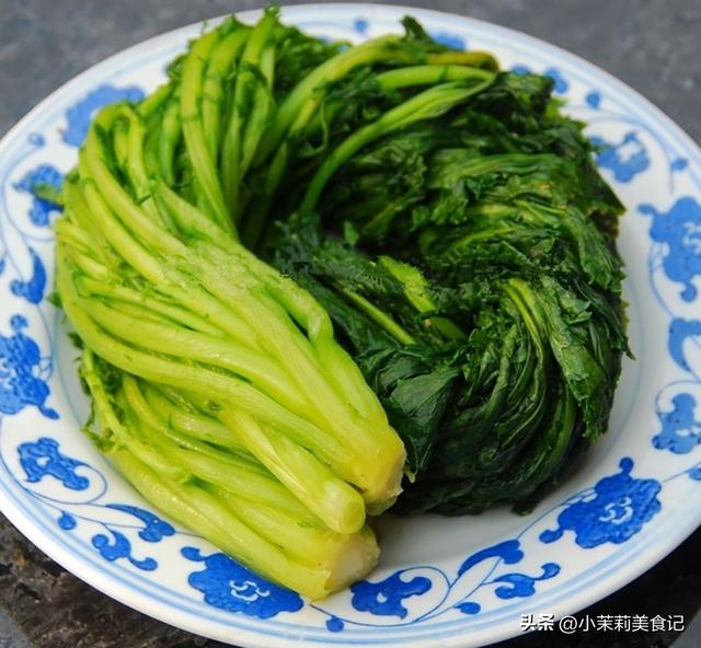 雪菜的腌制方法，雪菜的腌制过程（只放盐容易发黄变质）