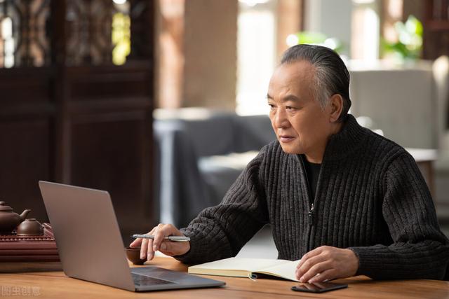 满50岁退休,女干部和缴纳职工养老保险的女灵活就业人员年满55岁退休