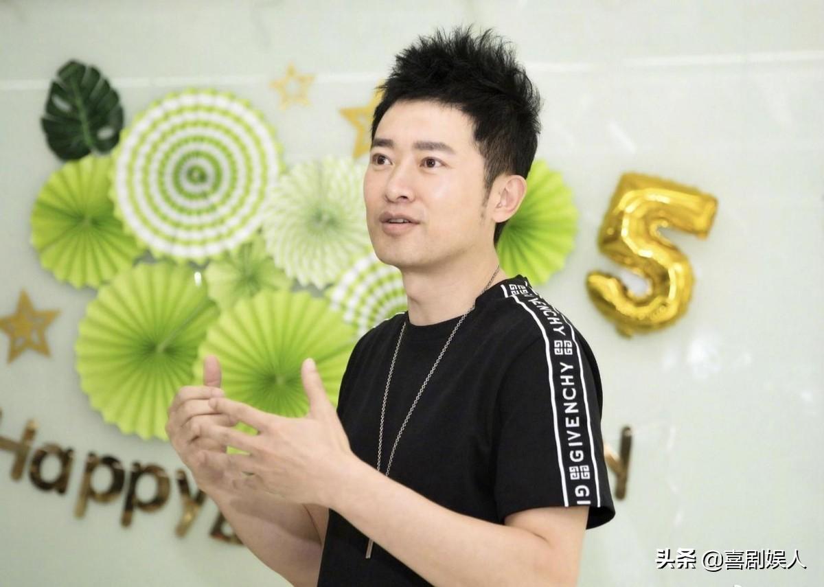 同样是过气艺人，有人退圈当百亿 明星总裁(关于明星总裁的简介)