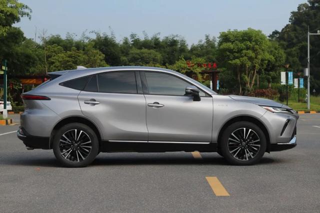 广汽丰田suv，广汽丰田suv有几款（这才是中型SUV该有的样子）