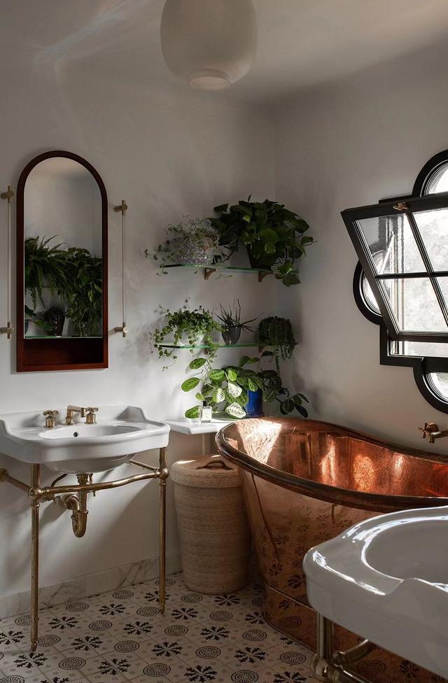 地中海风格家具，地中海风格家具怎么样（一个美丽舒适的美式豪宅）