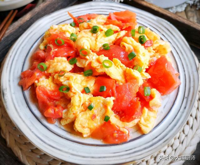 西红柿炒鸡蛋的制作步骤，制作西红柿炒鸡蛋需要的步骤（吃了30年的西红柿炒蛋）