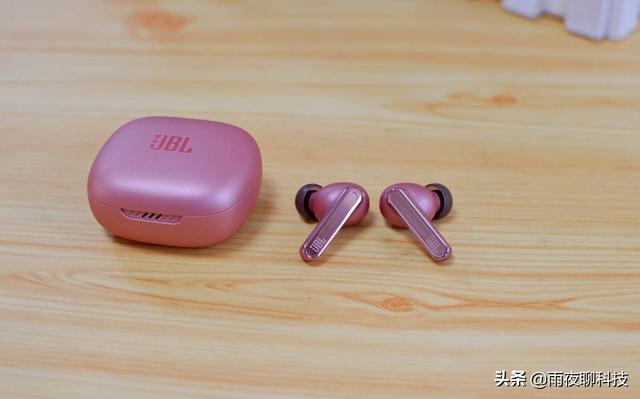 jbl耳机什么档次，JBL的耳机怎么样（真无线耳机降噪王中王，JBL）