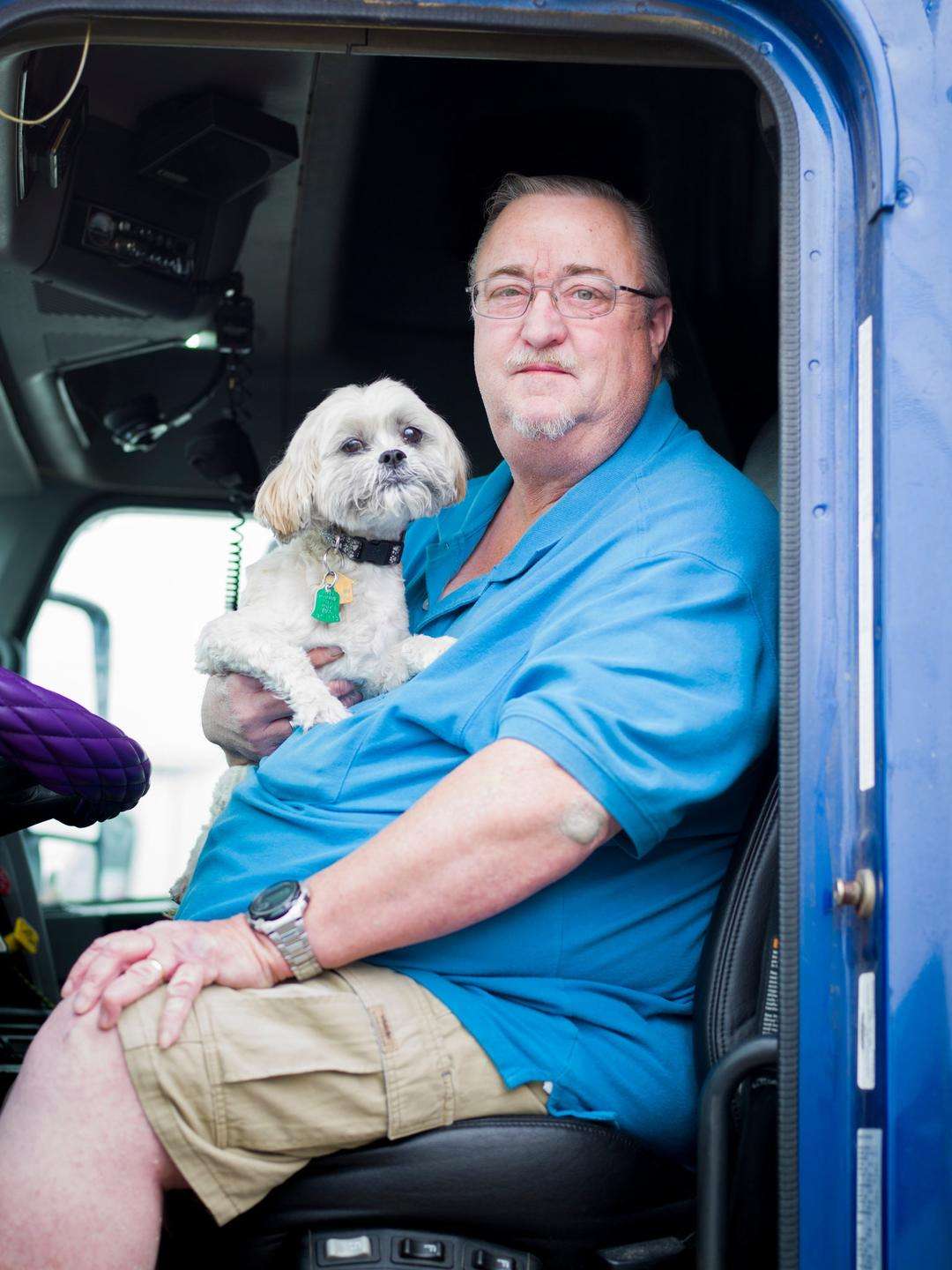 美国大卡车多少钱一辆(美国卡车司机薪水高达6) - 价格百科