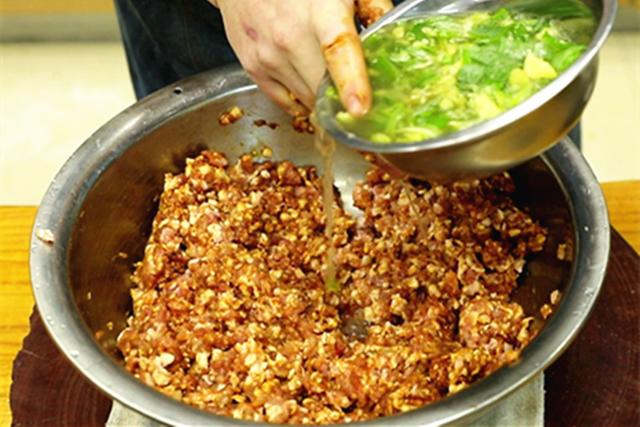 包饺子的面怎么和最好，饺子面怎么和好吃（保证肉馅油润多汁、鲜嫩可口）