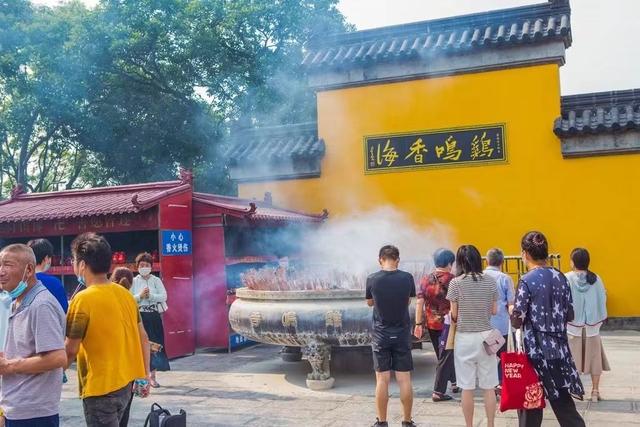 南京鸡鸣寺的历史简介，走进鸡鸣寺，感受千年历史
