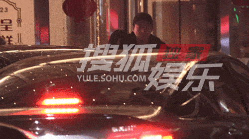 汪小菲今年几岁了，汪小菲聚餐寸头造型显苍老