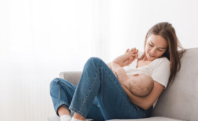 自然离乳的最佳时间，什么时候断奶比较合适季节（迟点对娃和妈妈都好）