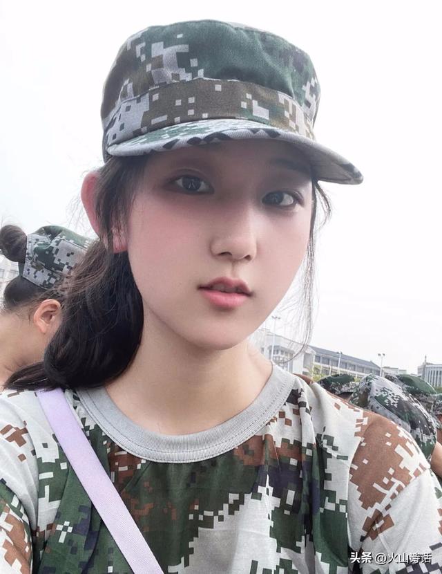 学院风裙子这么搭配秒变校园女神，学院风格裙子（还记得你的初恋吗）