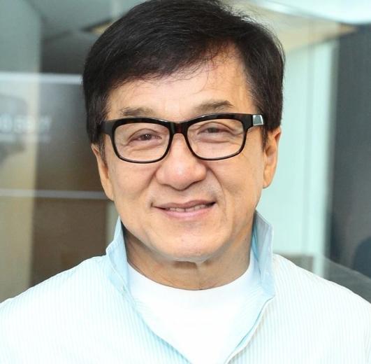 成龙原名姓方为什么改名叫陈港生,陈港生是成龙的真名吗(成龙姓房为啥