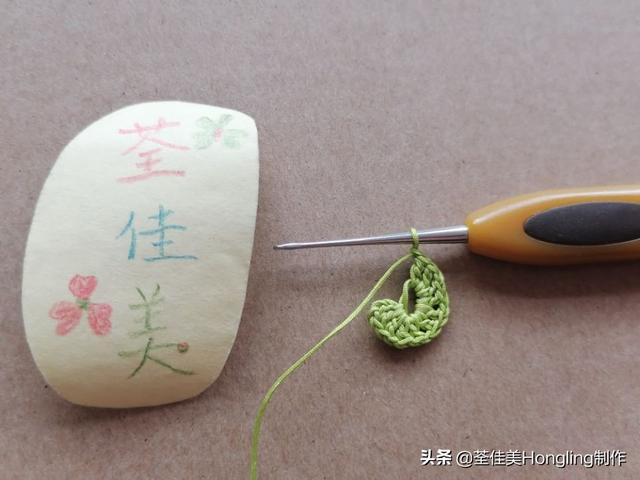 钩针编织小花朵，钩针编织花朵简单易学（新手半个小时就可以钩出来送给自己）