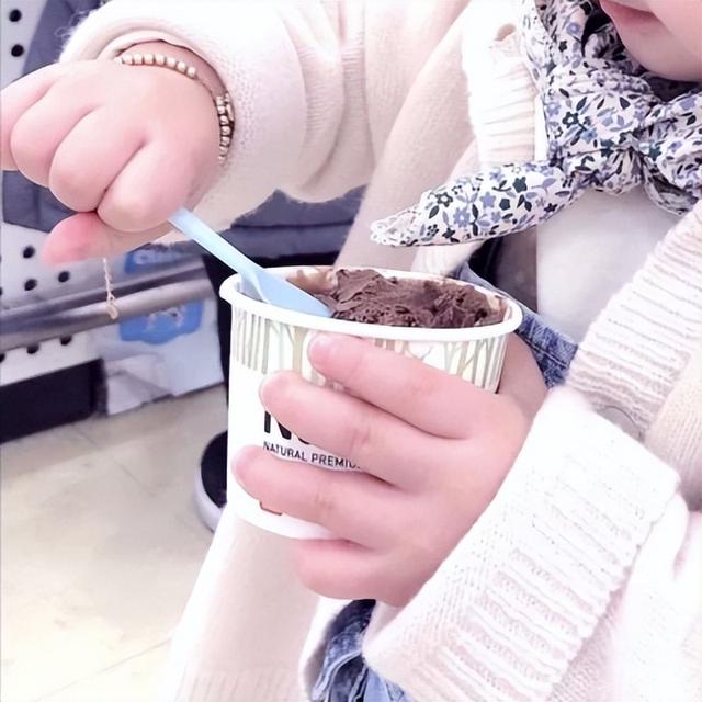 情侣网名二字简约，男女情侣网名一对一（甜蜜的爱情怎么能少了情侣头像和情侣名呢）