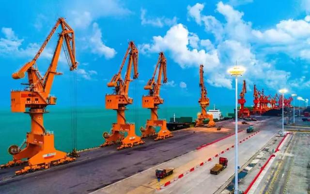 首届中国-东盟网络空间论坛上，中方提出中国与东盟共同打造中国-东盟信息（变的是时间 不变的是脚步）