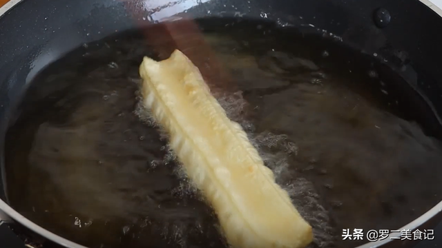 油条的做法和配方，油条的做法和配方酥脆蓬松油条怎么做好吃（告诉你最简单的配方）