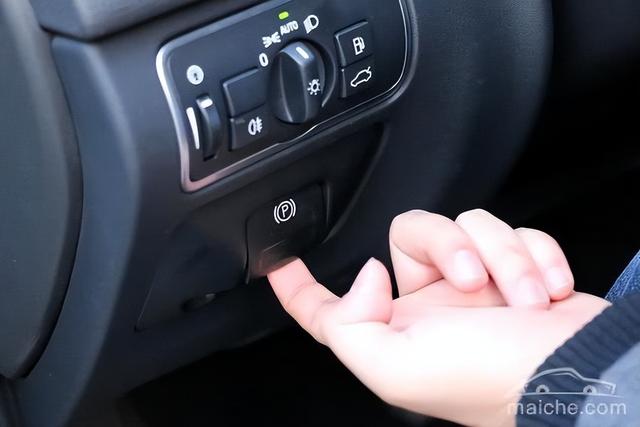 紧急制动是手刹吗，紧急制动是不是手刹（电子手刹有一个功能）