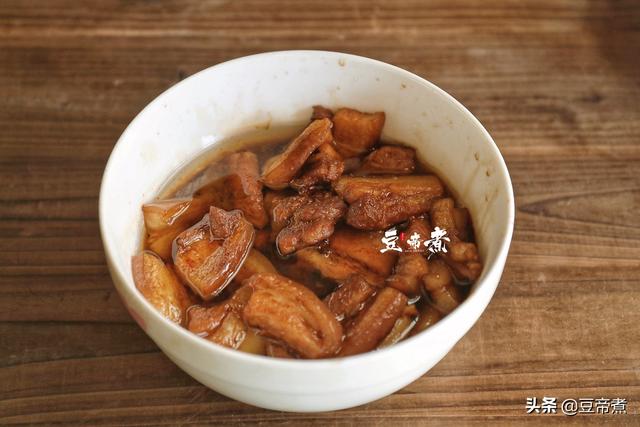 午餐吃什么好比较有营养的，午餐吃什么最营养健康（午餐还是要丰富一点）