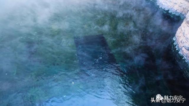 冬日泡温泉好惬意，安宁人冬天不可少的惬意